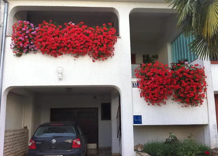 Ornela Apartment *